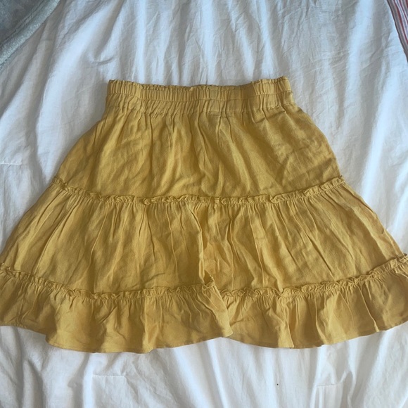 Cute yellow skirt, size small - Picture 1 of 3